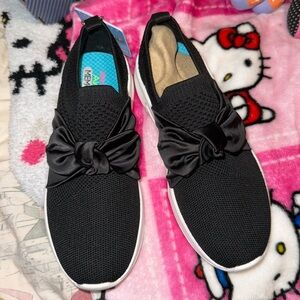 Sketchers Air cooled memory foam bow shoes